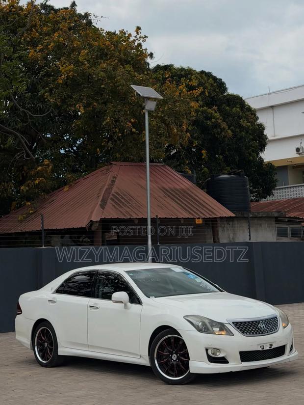 Toyota Crown 2009 White