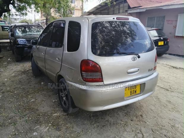 Toyota Corolla Spacio 2000 Silver