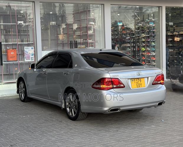 Toyota Crown 2009 Silver