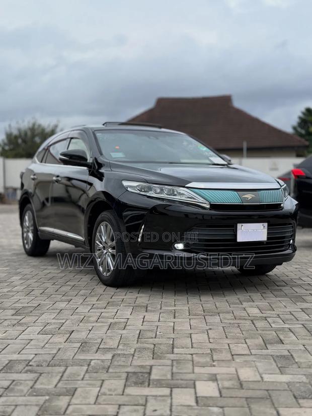 Toyota Harrier 2.0 2017 Matt Black