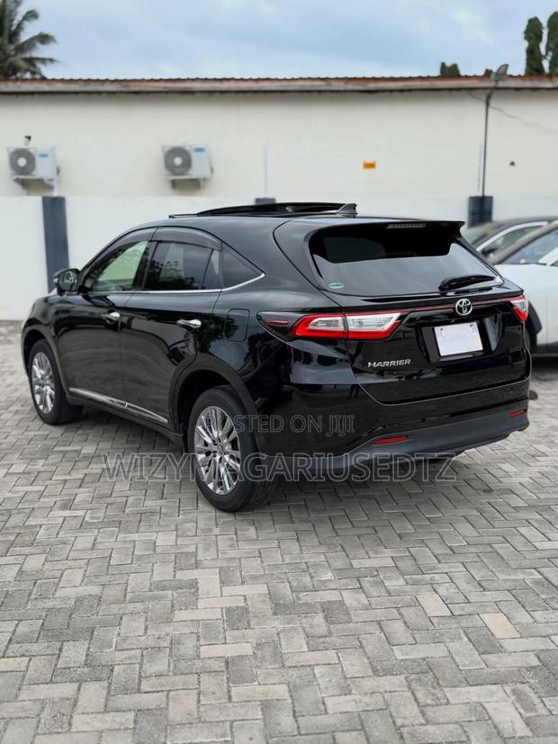 Toyota Harrier 2.0 2017 Matt Black