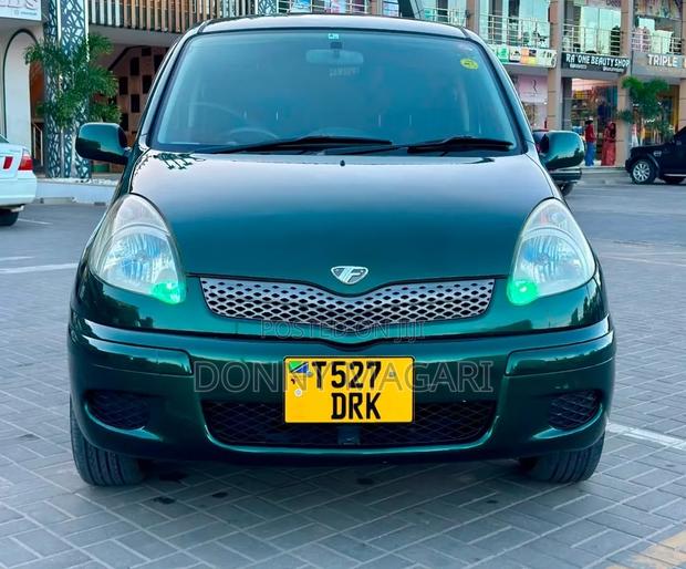 Toyota Fun Cargo 2006 Green