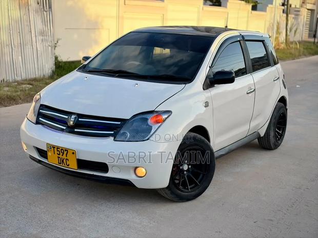 Toyota IST 2004 White
