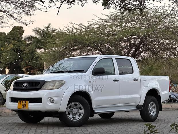 Toyota Hilux 2008 White