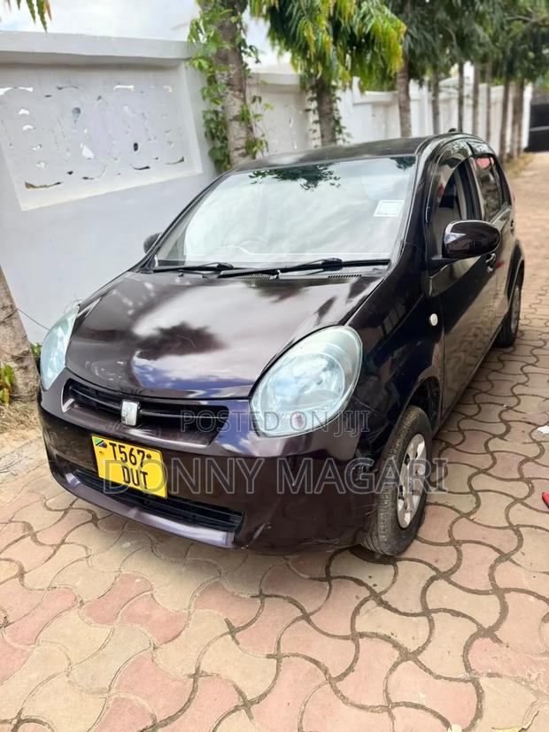 Toyota Passo 2005 Maroon