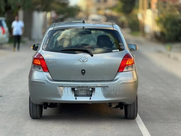 Toyota Vitz 2010 Gray