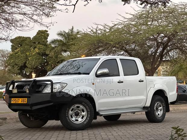 Toyota Hilux 2008 White