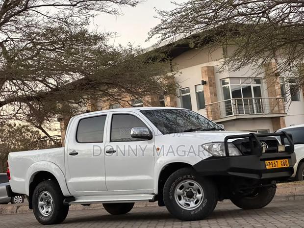 Toyota Hilux 2008 White