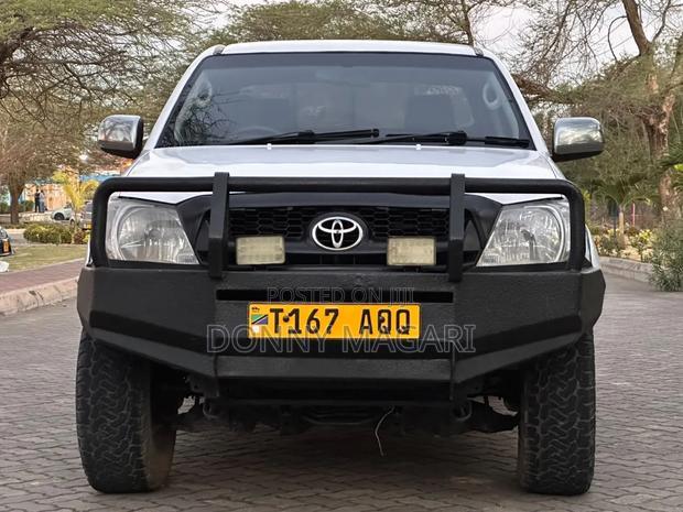Toyota Hilux 2008 White