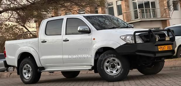 Toyota Hilux 2008 White