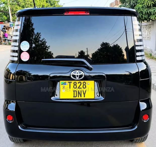 Toyota Sienta 2005 Black