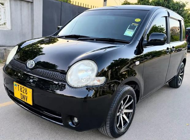 Toyota Sienta 2005 Black