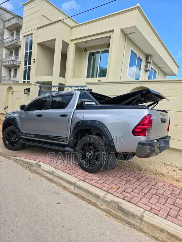 Toyota Hilux Revo Double Cab Deisel 2.4 AWD 2019 Gray