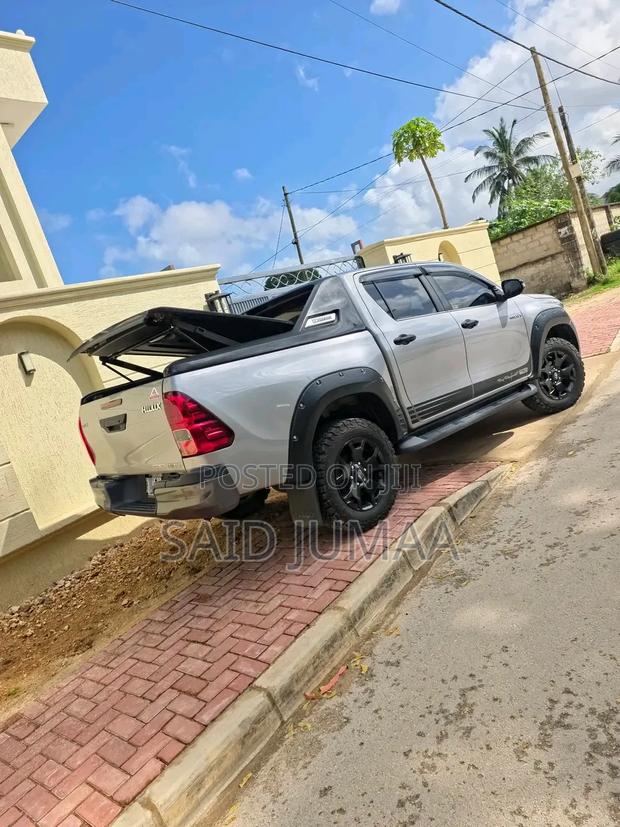 Toyota Hilux Revo Double Cab Deisel 2.4 AWD 2019 Gray