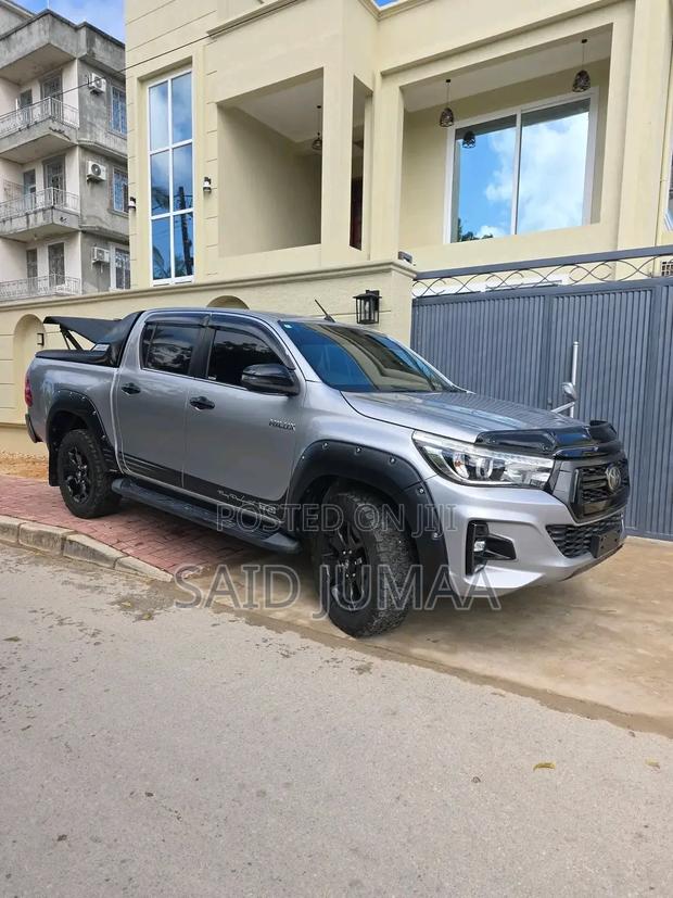 Toyota Hilux Revo Double Cab Deisel 2.4 AWD 2019 Gray