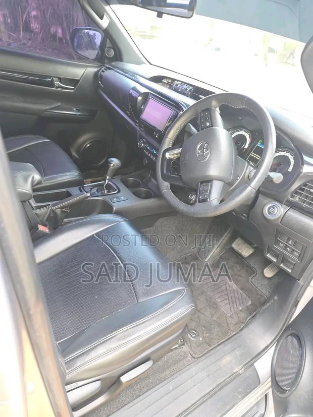 Toyota Hilux Revo Double Cab Deisel 2.4 AWD 2019 Gray