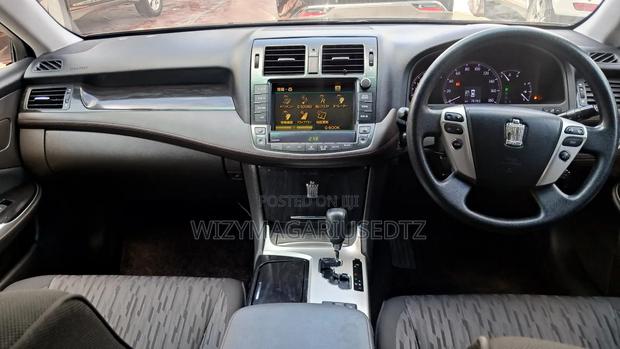 Toyota Crown 2010 Burgundy