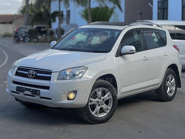 Toyota RAV4 2012 White