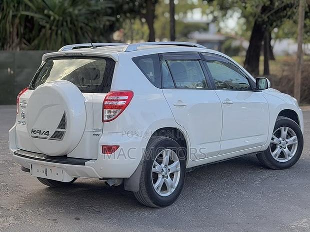 Toyota RAV4 2012 White