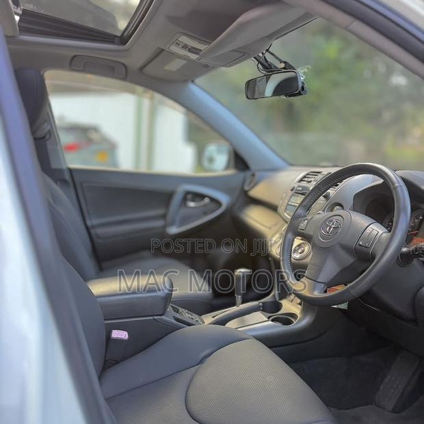 Toyota RAV4 2012 White