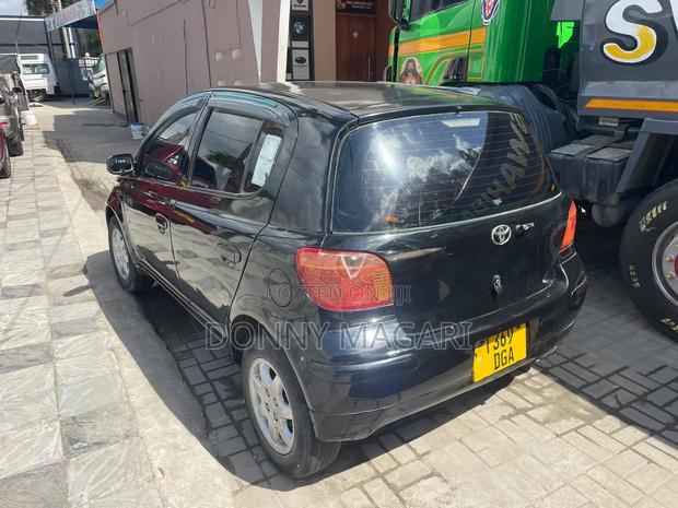 Toyota Vitz 2004 Black
