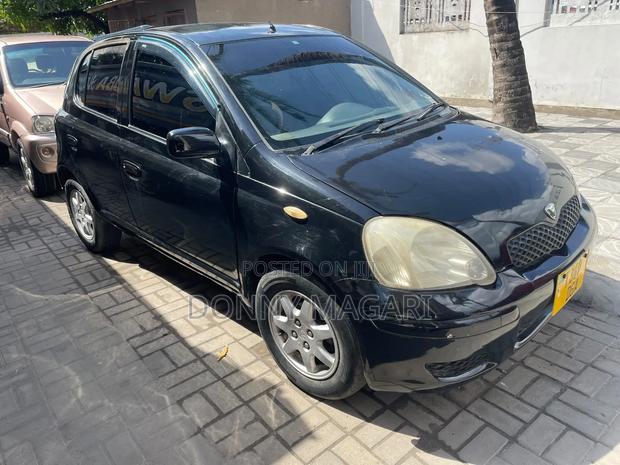 Toyota Vitz 2004 Black