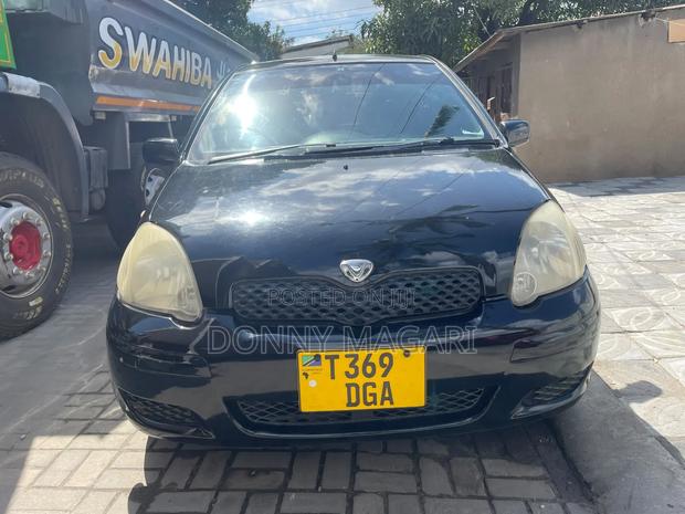 Toyota Vitz 2004 Black