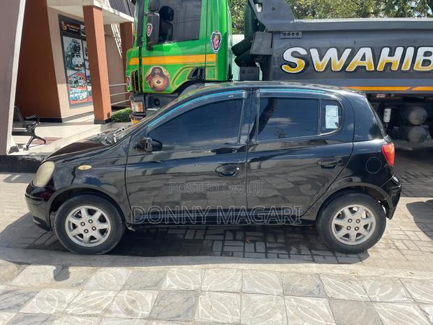 Toyota Vitz 2004 Black