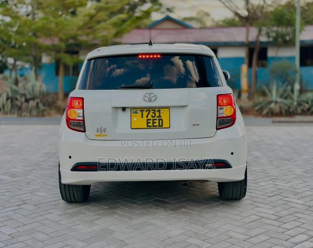 Toyota IST 2008 Off white
