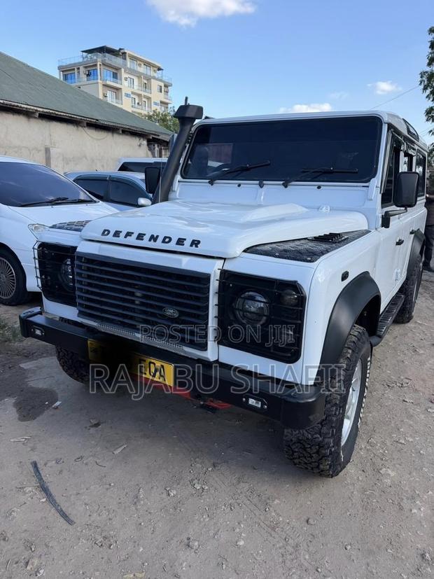 Land Rover Defender 2016 White