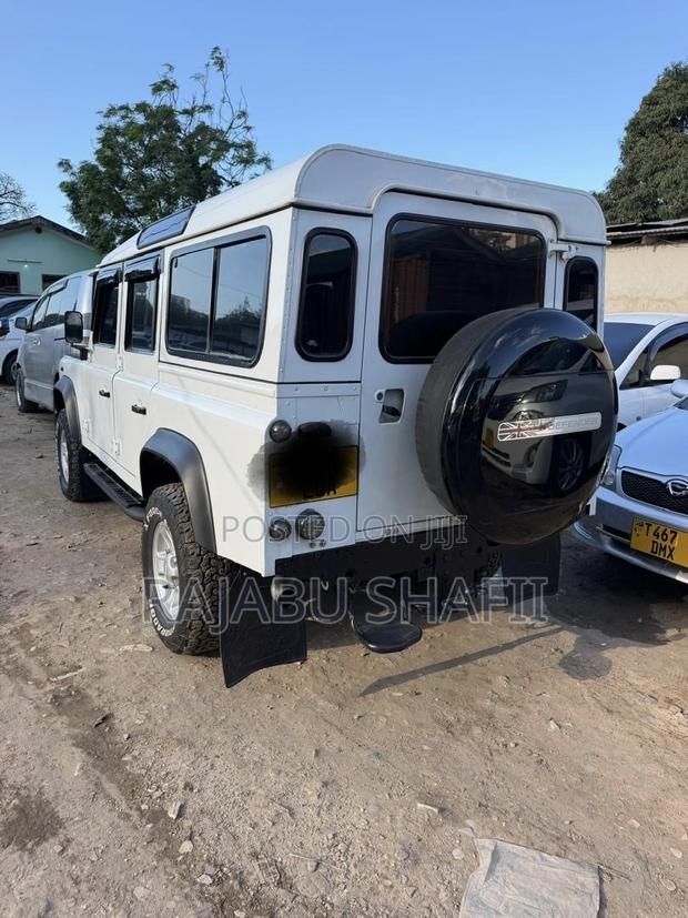 Land Rover Defender 2016 White