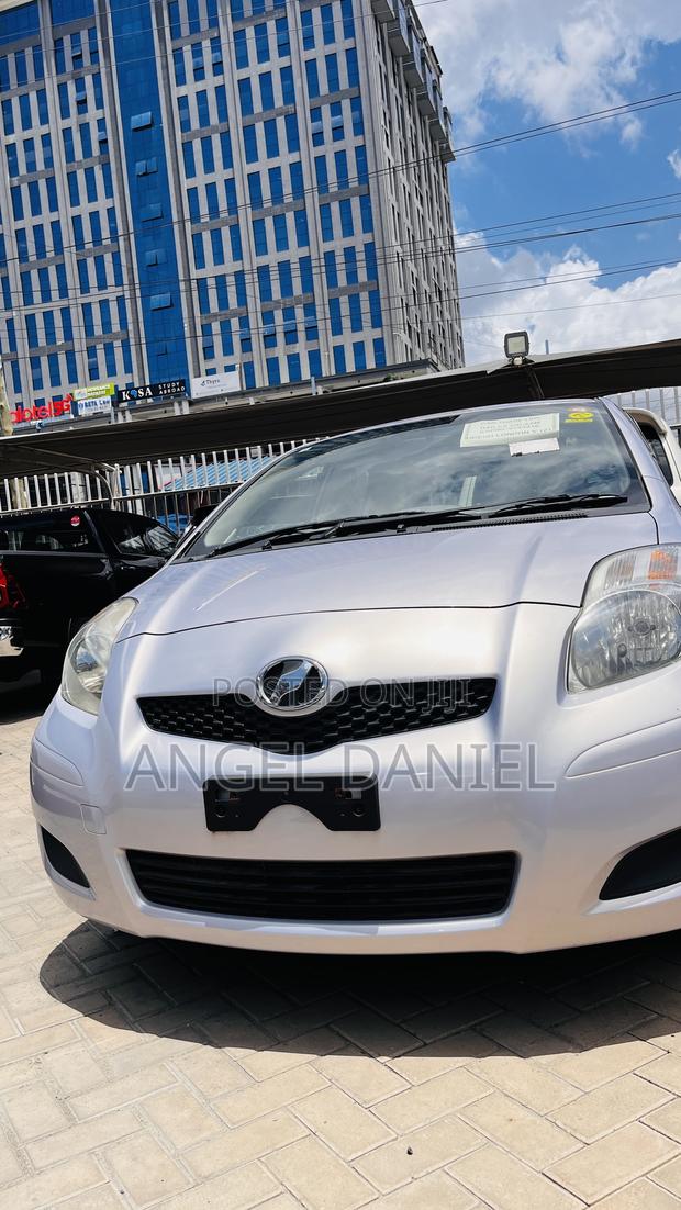 Toyota Vitz 1.0 FWD 3dr 2009 Gray
