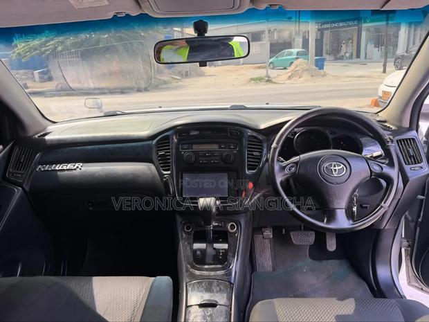 Toyota Kluger 2005
