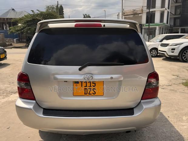 Toyota Kluger 2005