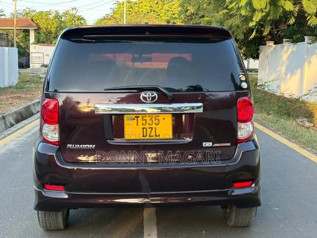 Toyota Corolla Rumion Hatchback 1.5 FWD 2008 Maroon