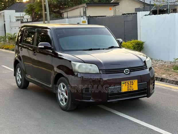 Toyota Corolla Rumion Hatchback 1.5 FWD 2008 Maroon