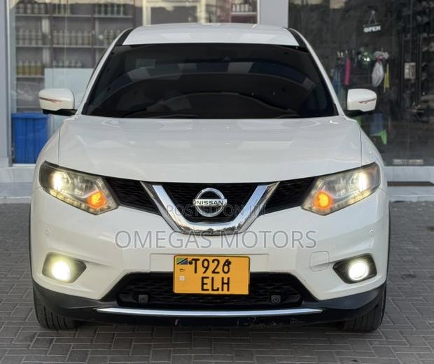 Nissan X-Trail 2.0 Petrol FWD 2014 White