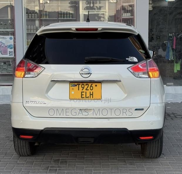 Nissan X-Trail 2.0 Petrol FWD 2014 White