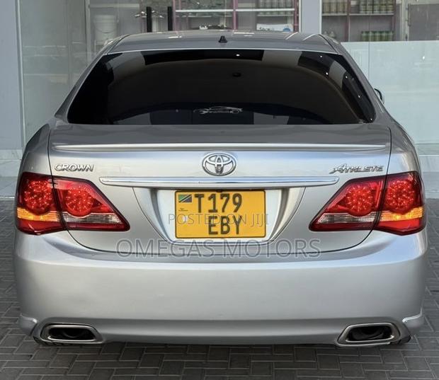 Toyota Crown 2009 Silver