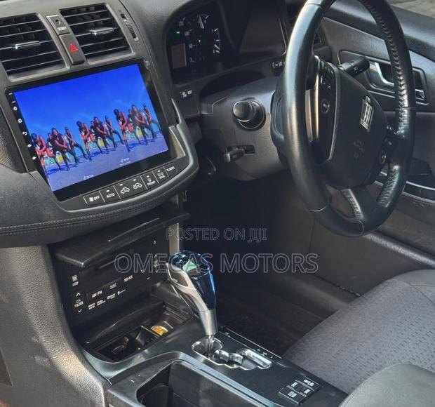 Toyota Crown 2009 Silver