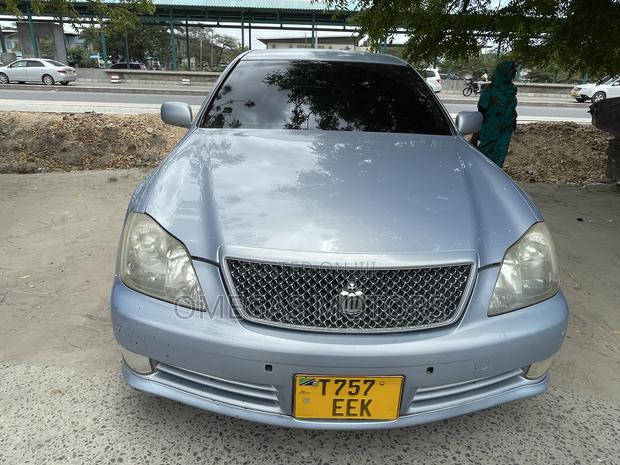 Toyota Crown Royale 2005 Blue