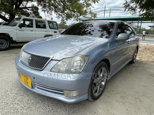 Toyota Crown Royale 2005 Blue