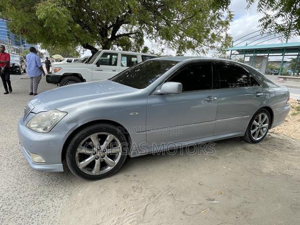 Toyota Crown Royale 2005 Blue