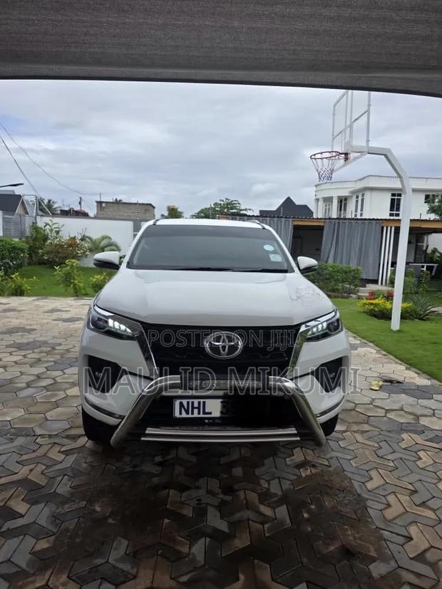Toyota Fortuner 2024 White