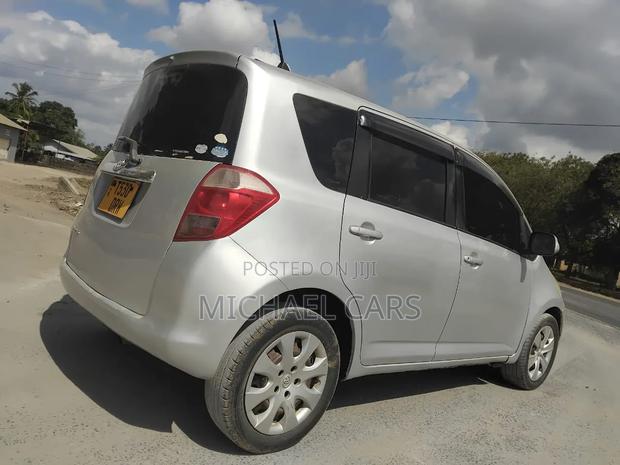 Toyota Ractis 2008 Silver