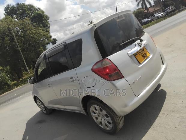 Toyota Ractis 2008 Silver
