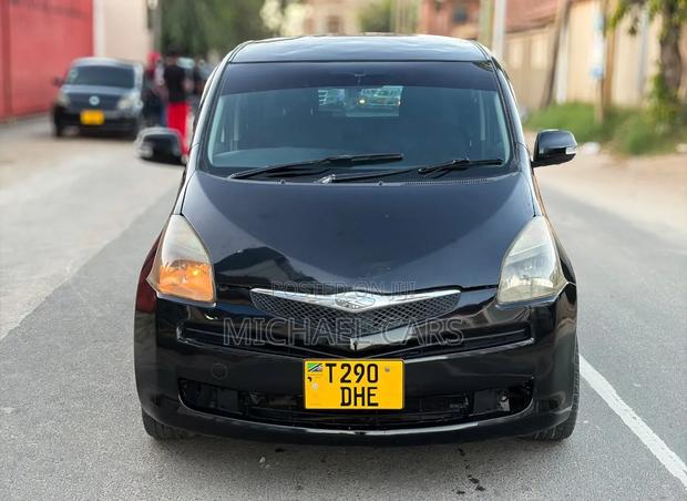 Toyota Ractis 1.5 AWD 2006 Black