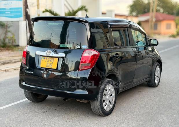 Toyota Ractis 1.5 AWD 2006 Black