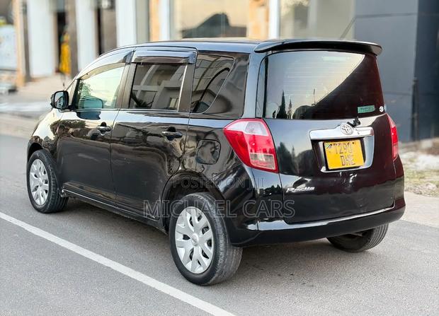 Toyota Ractis 1.5 AWD 2006 Black