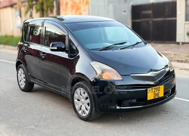 Toyota Ractis 1.5 AWD 2006 Black
